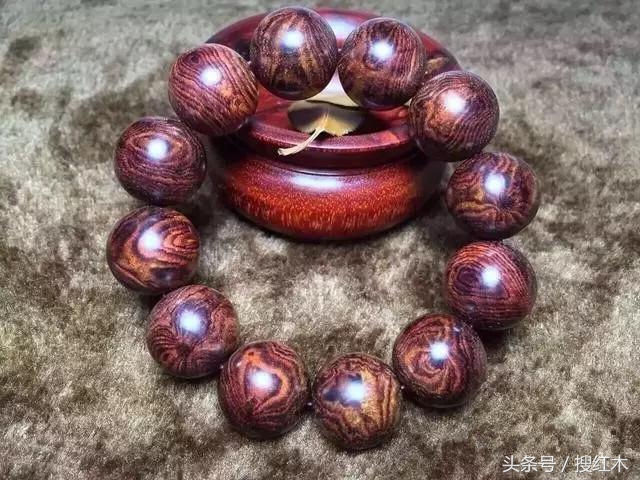 为什么海南黄花梨佩戴会发黑,海南黄花梨黑了怎么办