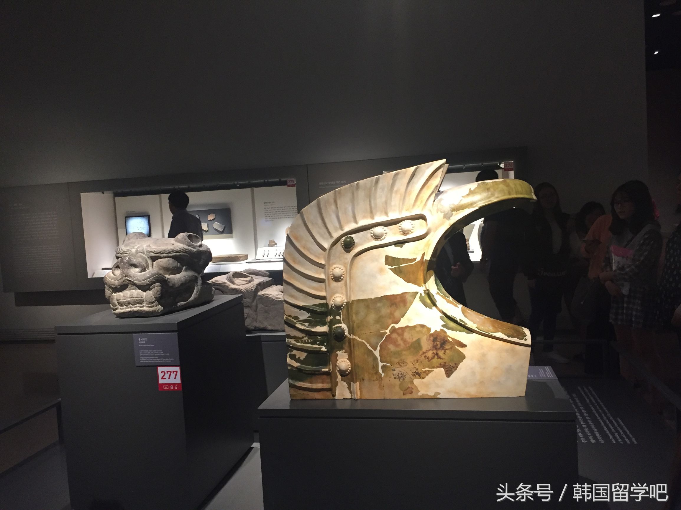 老教授带学生去山洞找文物,韩国教授来到中国博物馆