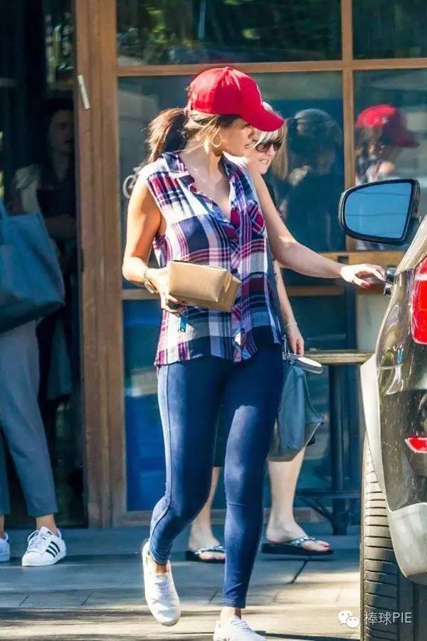 选择棒球帽的正确方式,ny棒球帽怎么戴好看