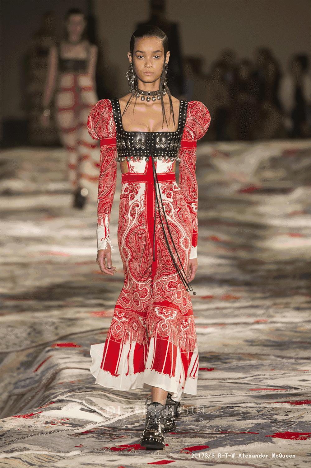 时装周盛世美颜观众,mcqueen24年秋冬走秀解析