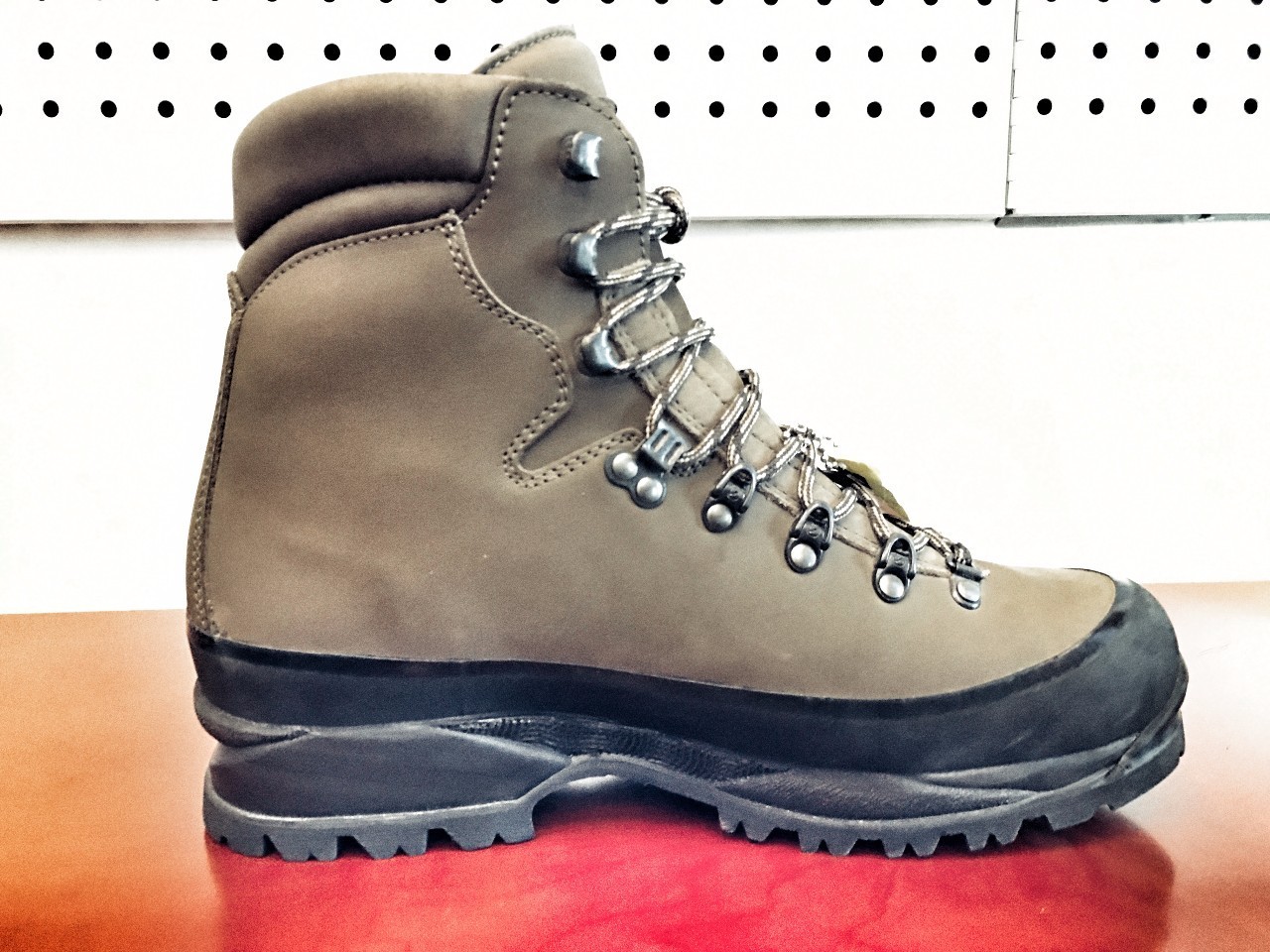 户外徒步鞋与登山鞋的区别,登山鞋和徒步鞋哪个更好