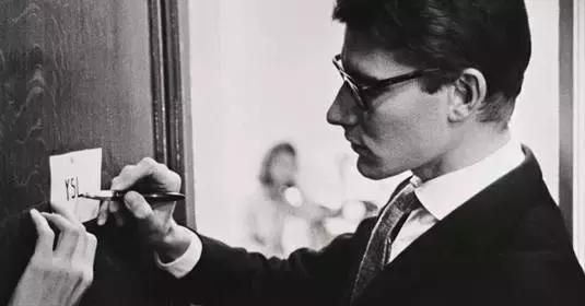 圣罗兰唇部打底 (圣罗兰唇部精华怎么样)