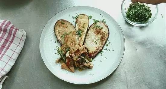 国庆假期无聊看什么电影,国庆假期贵的美食推荐