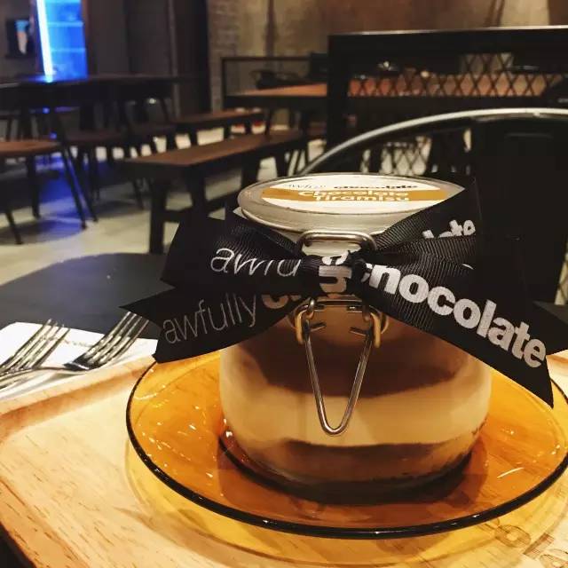 No.8吃巧克力的时候，整个人都要融化了