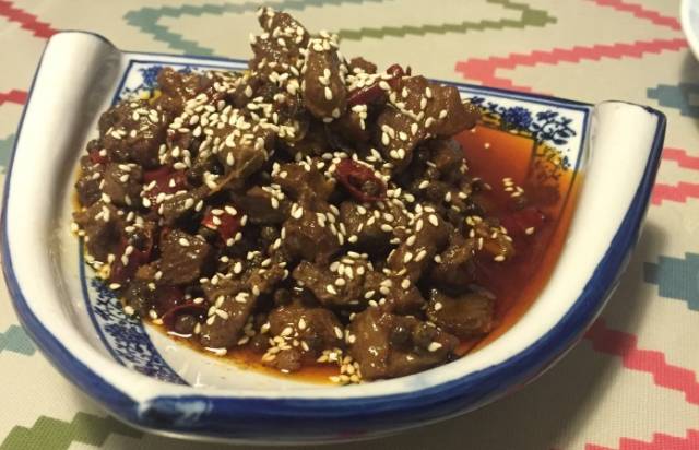 西安城墙从哪道门出去有美食街,西安城墙有个当地美食像肥肠一样