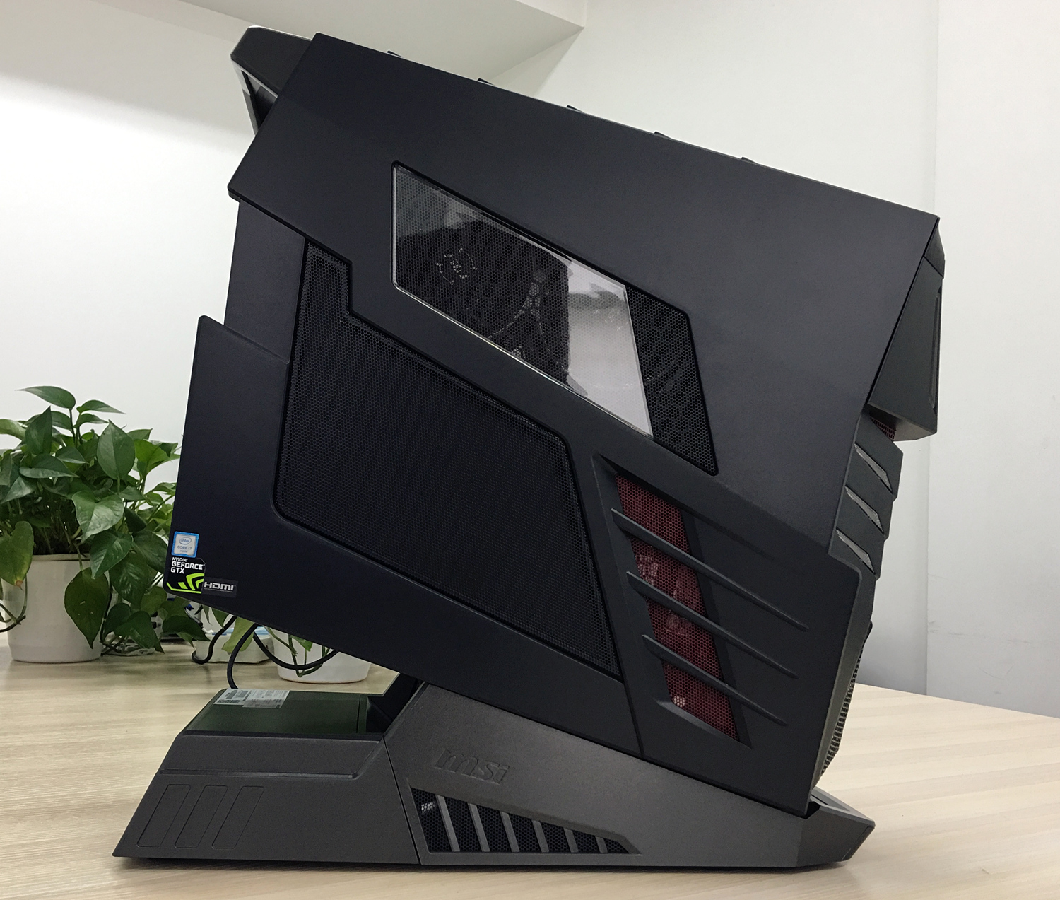 高颜值机皇,微星整机「宙斯盾-钛」评测