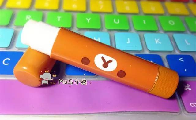 润唇又带颜色的唇膏,什么牌子的唇膏润唇最好