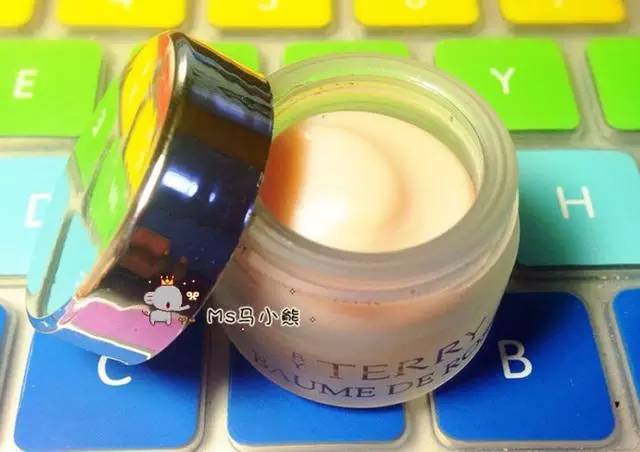 润唇又带颜色的唇膏,什么牌子的唇膏润唇最好