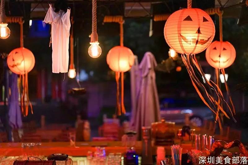 这家店,凭什么7点就能坐满,直到凌晨1点还有人舍不得走