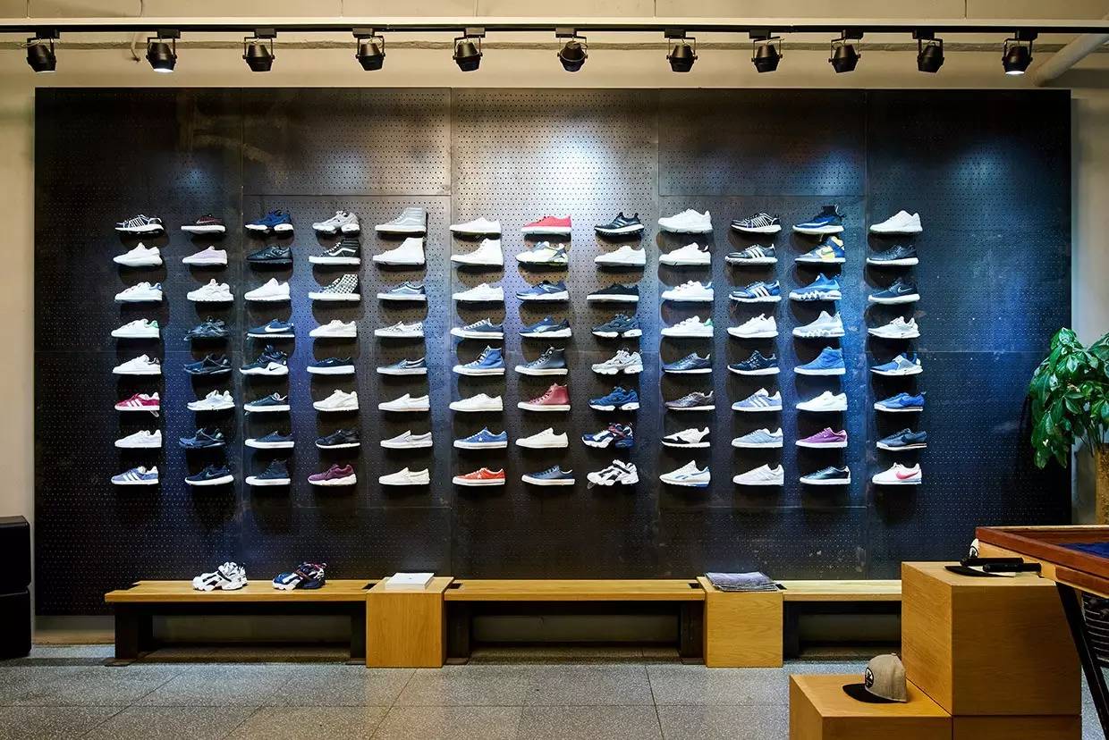 我们在上海拍下了15位潮流工作者，还给你介绍20间最新最好玩的潮店！