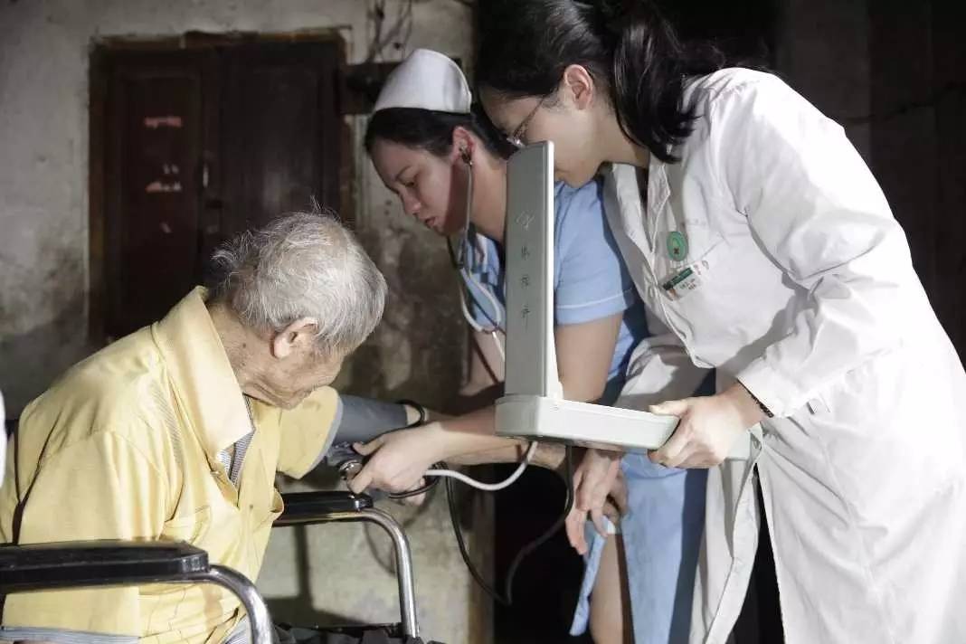 肝母细胞瘤手术在哪个位置开刀,医生微创取脑瘤