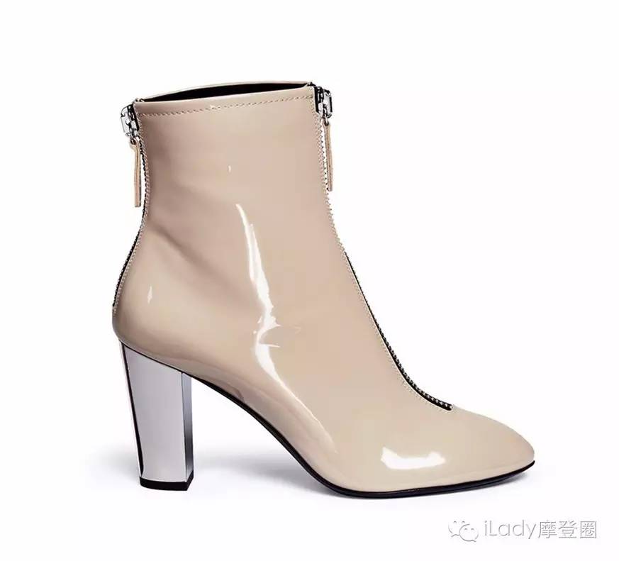 今年最火的短靴白色显瘦,2022最流行的鞋子百搭短靴