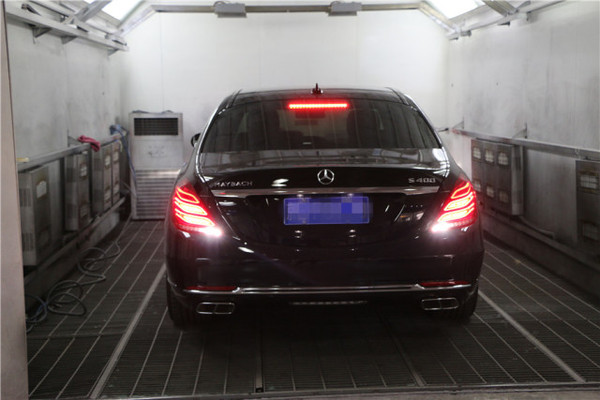 迈巴赫无痕修复,迈巴赫后保险杠喷漆