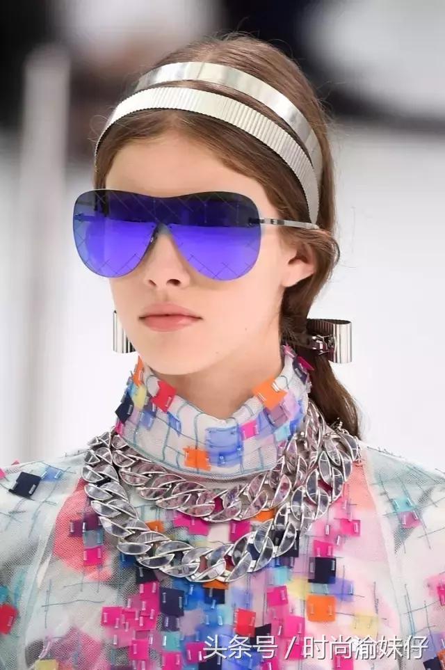 街怕秀:杨幂唐嫣娜扎、袁姗姗戚薇看个够2000元不过起步价