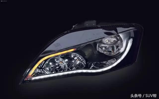 车灯什么光源最亮,常用的车灯光源