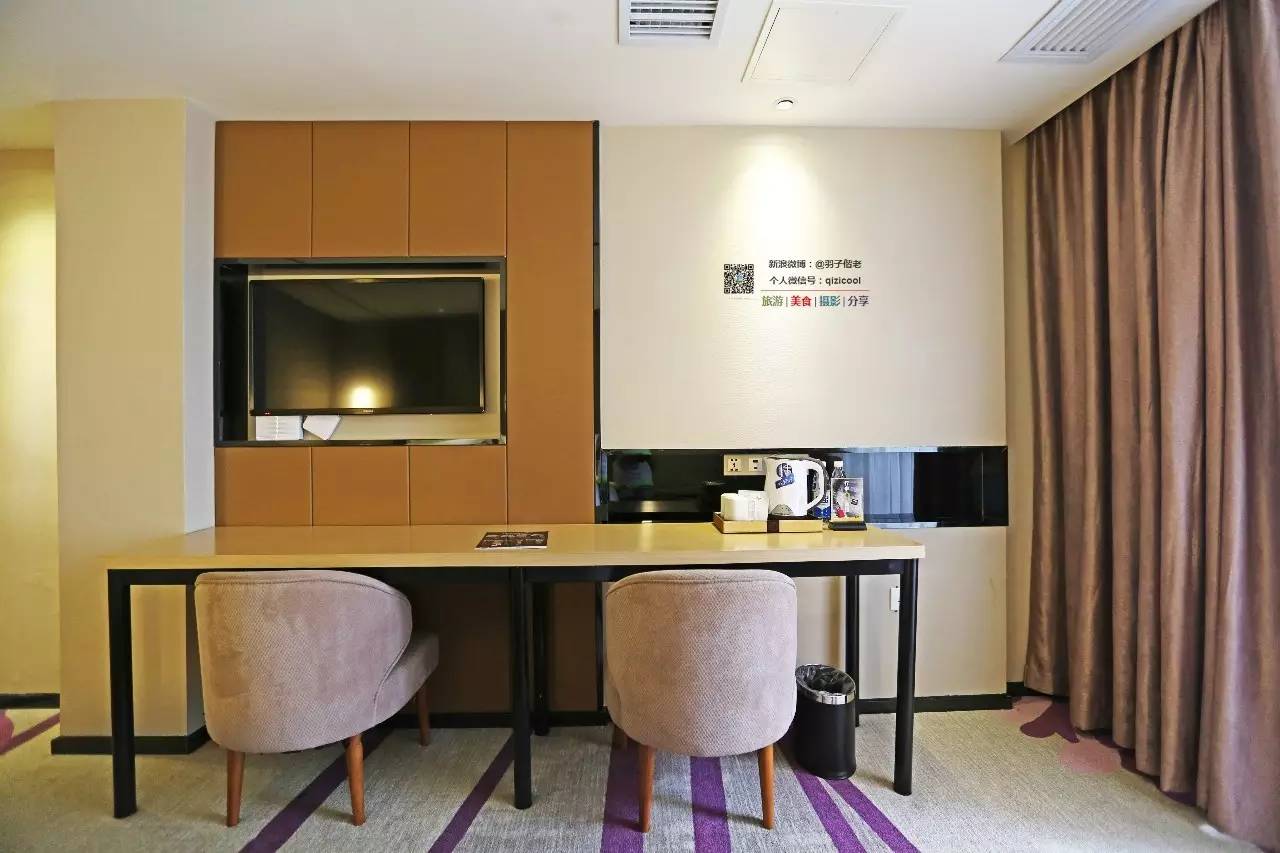 这一家酒店有门童，叫“白手套”。