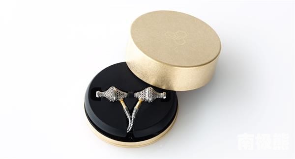 又一件土豪玩具：4300美元一对的超高音质钛金属3D打印耳机