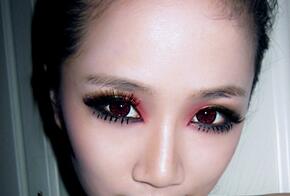 顶着这样的睫毛出街，让人尴尬症都犯了！