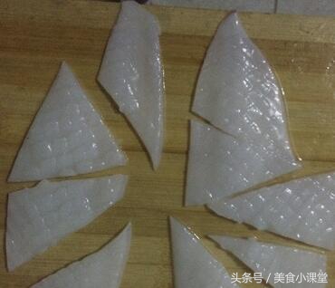 清洗鱿鱼时要把外皮剥掉吗,清洗整条鱿鱼