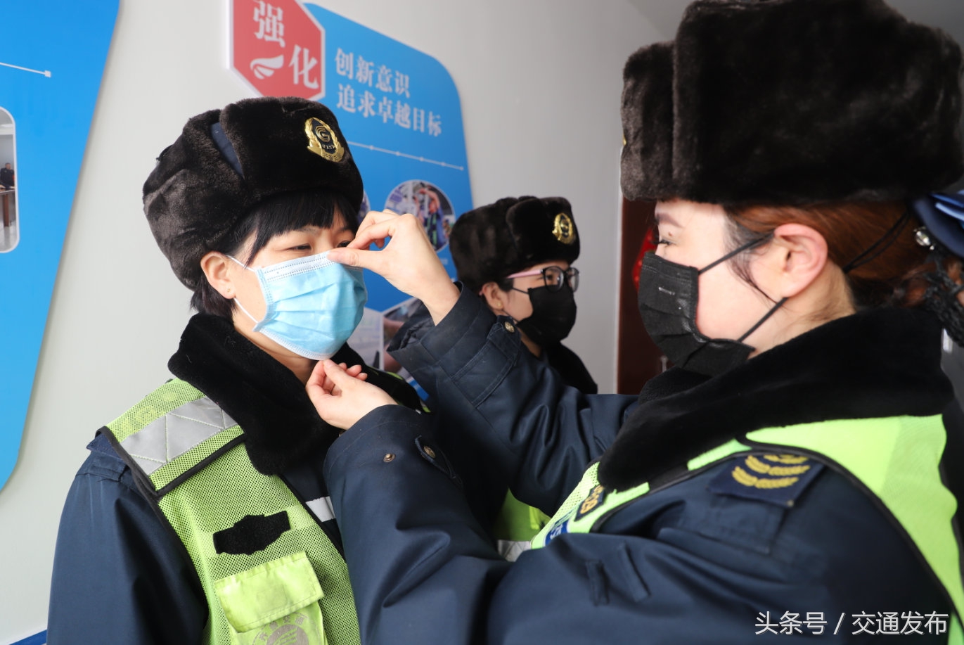 抗疫英雄共唱战歌催人泪下,抗疫英雄护航