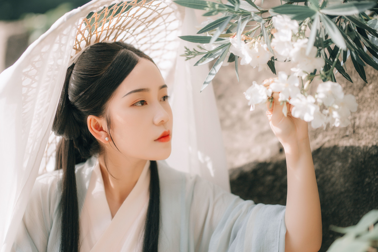 小说：修士想抢夺宝贝，小伙随意一脚，差点将修士活活踹死