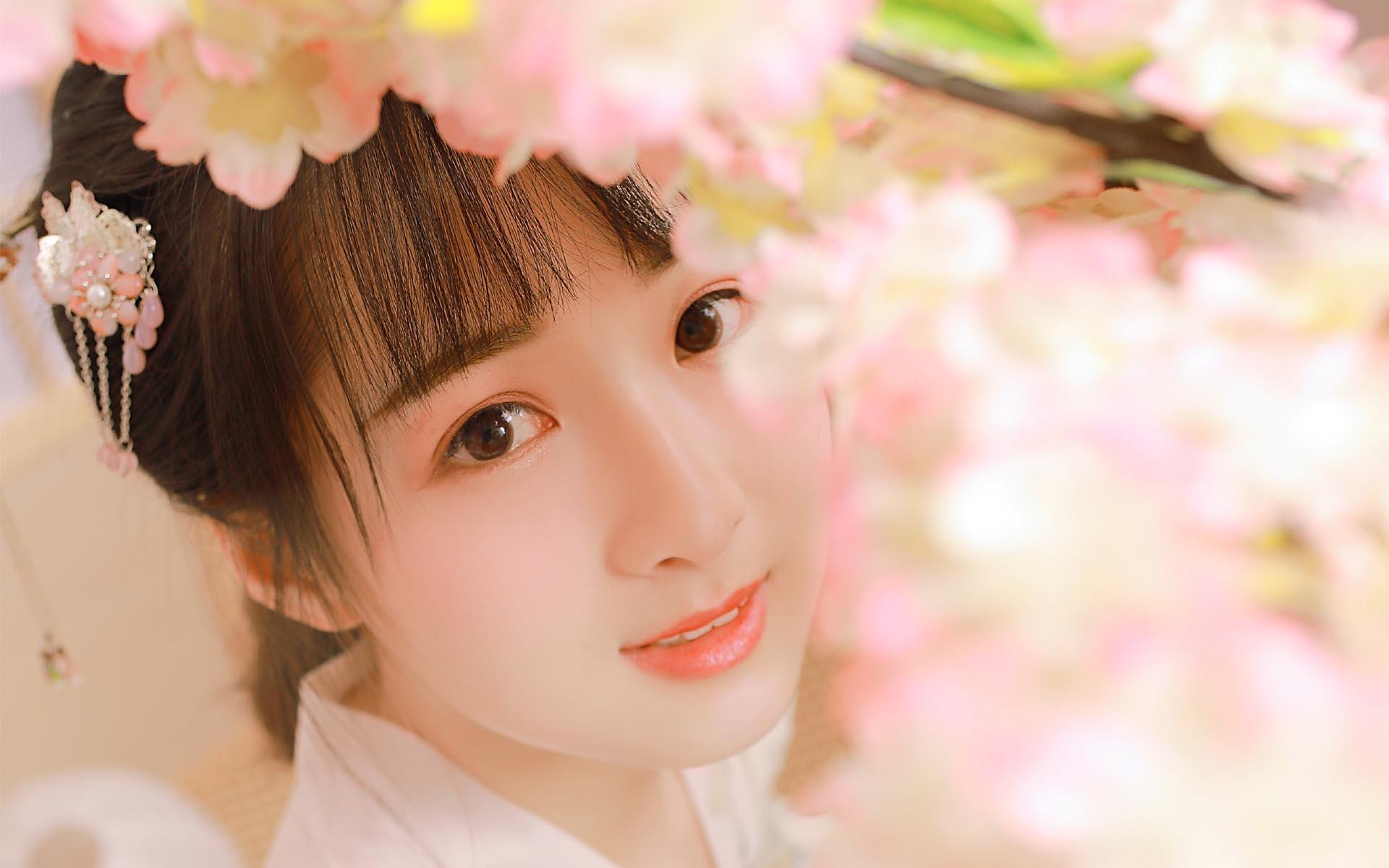 小说：她能听到魔兽王的心声，发现对方的鼻子灵敏，嫌弃她身上臭