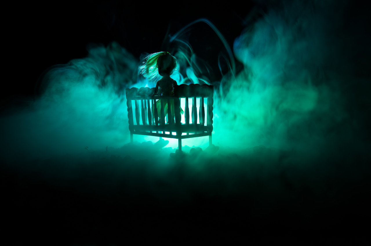 小说：闺蜜早上来送早饭，看见她的沙发上躺着陌生男人，失声尖叫