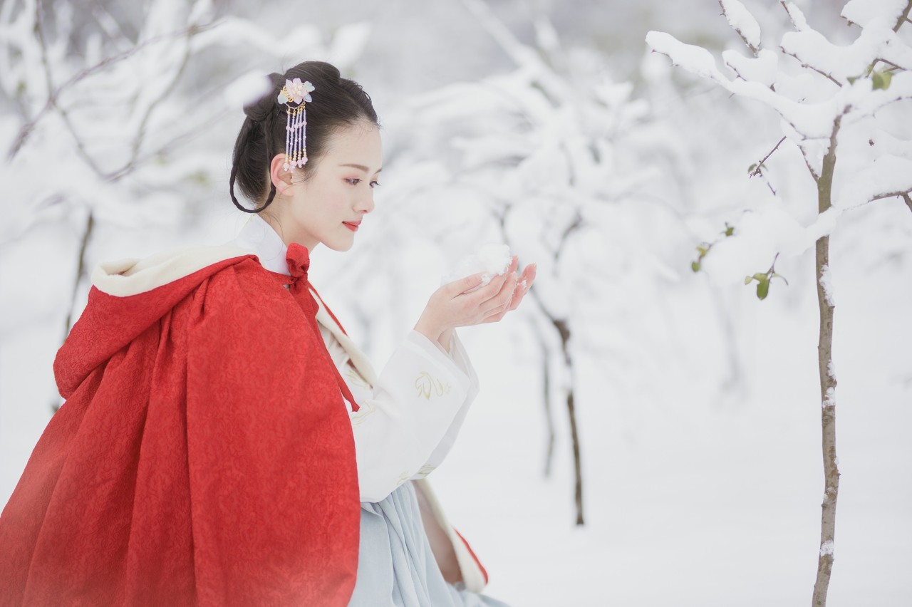 小说：同学们说他出车祸身亡了，可她打开手机通话记录，号码是他