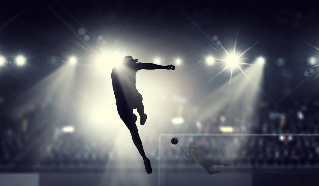 小说：足球超豪门主帅不知他身份，调查后，主帅震惊一句话说不出