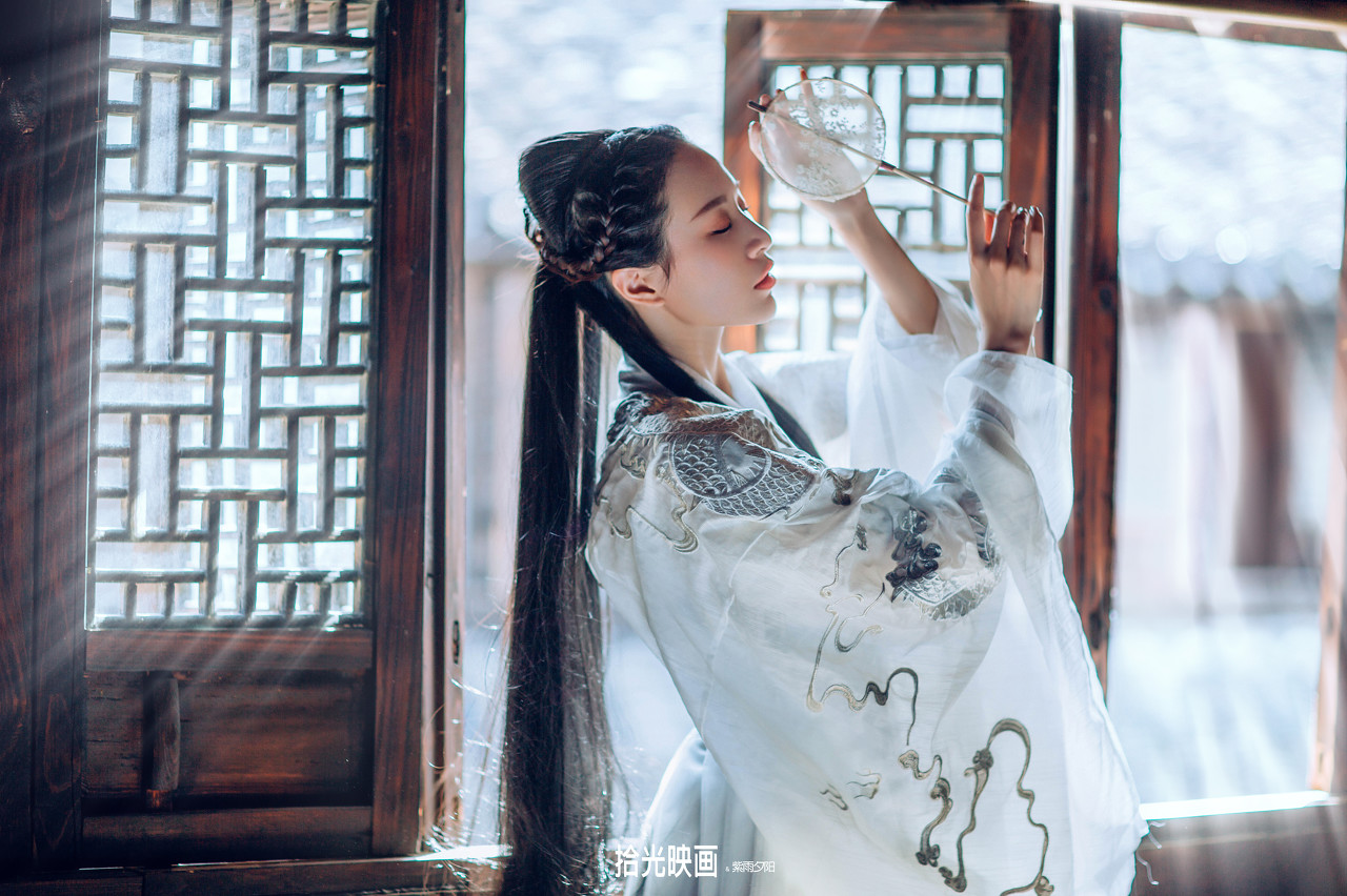 涓栭鏃ヤ笅灏忚,涓栭鏃ヤ笅鍏ヤ簡淇椾笘鐨勫眬