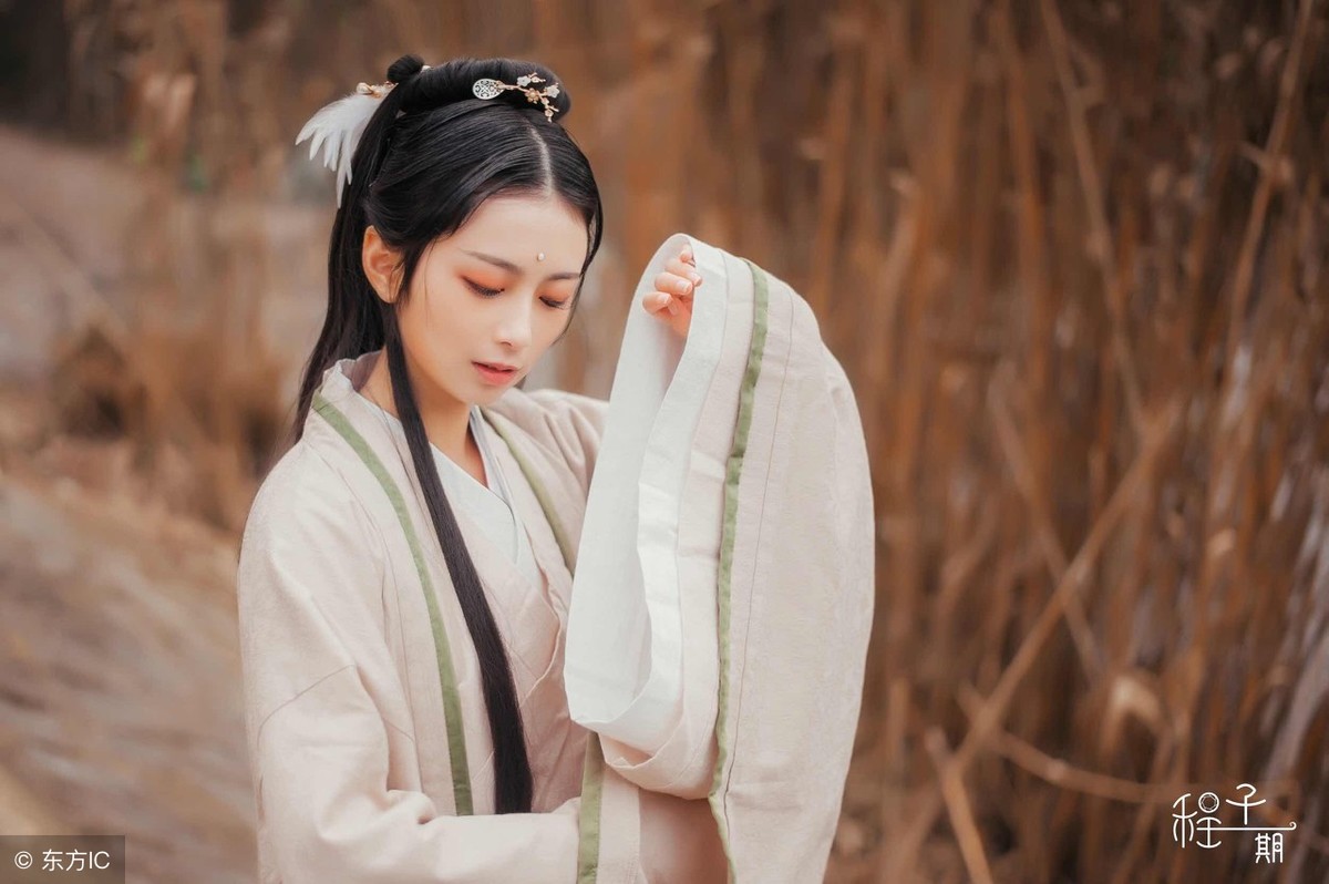 小说：王妃前世听信谗言，冷落王爷，重生后发誓痛改前非，缠上他