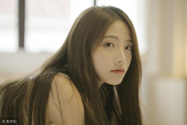 小说：小伙穿越成熊猫，靠本事意外走红全网，连总裁女儿都成粉丝