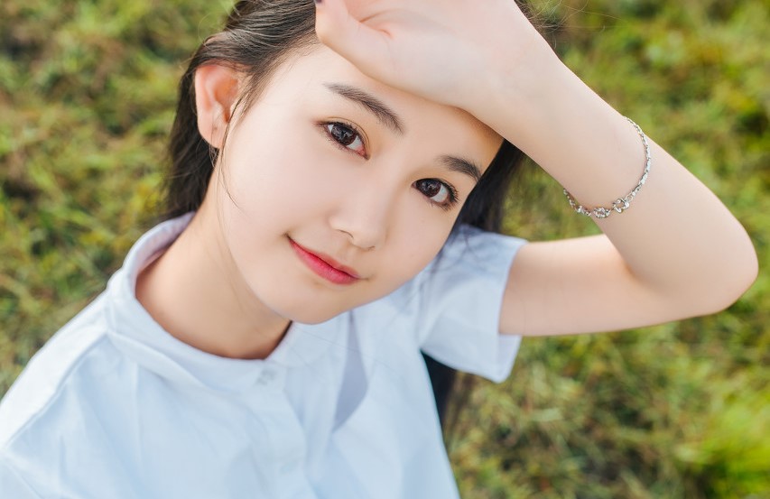 故事：她拒绝了他的岗位要求，让他继续做老本行，当她的司机