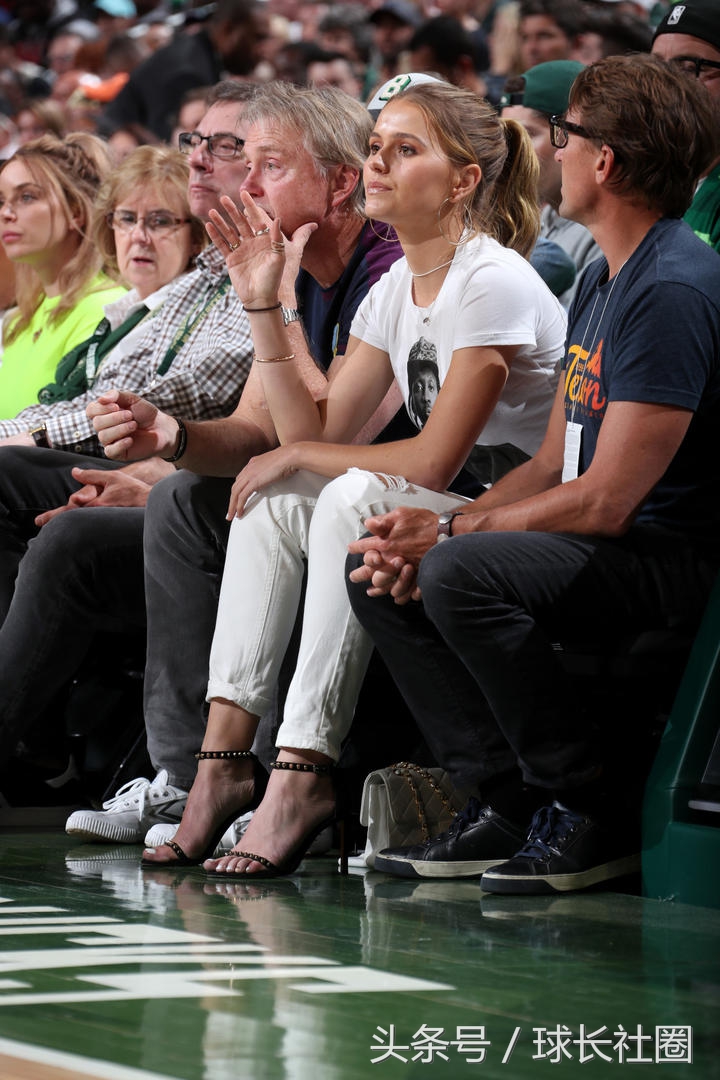 猛龙球迷drake伦纳德,猛龙球迷drake是谁