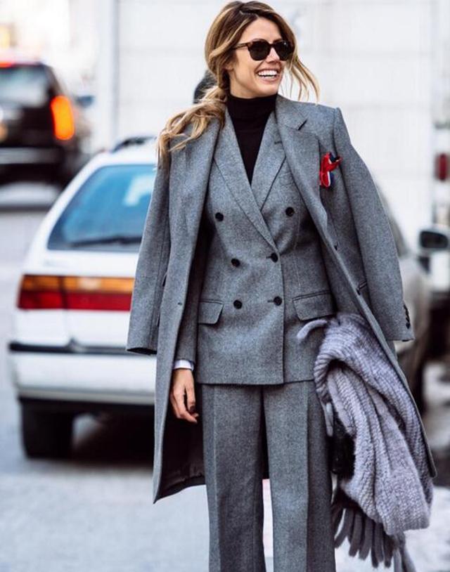 为什么说黑白灰穿搭是经典的理由,黑白灰最基础的颜色穿搭