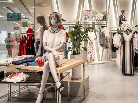 疫情下:时装业哭了、培训业最惨,珠宝业笑了,网上卖菜火了