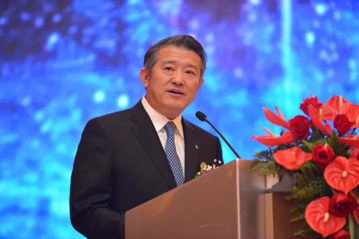 井冈山女婿陈东升：35岁放弃铁饭碗下海卖保险，65岁身家950亿