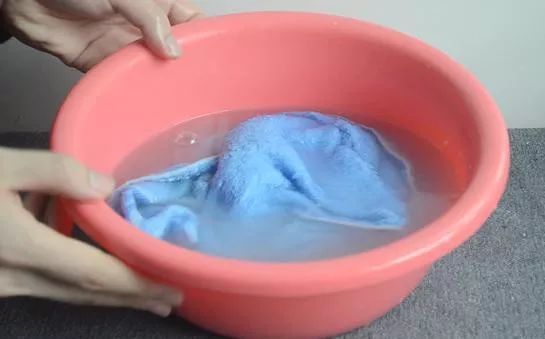 毛巾用久了又滑又臭,父母告诉我,这样洗干净还柔软,真实好用