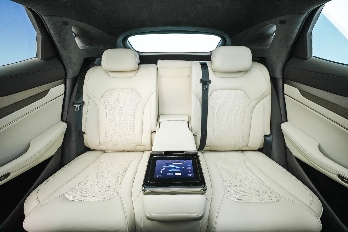 腾势n7入门版纯电优惠价格,腾势N7入门顶配