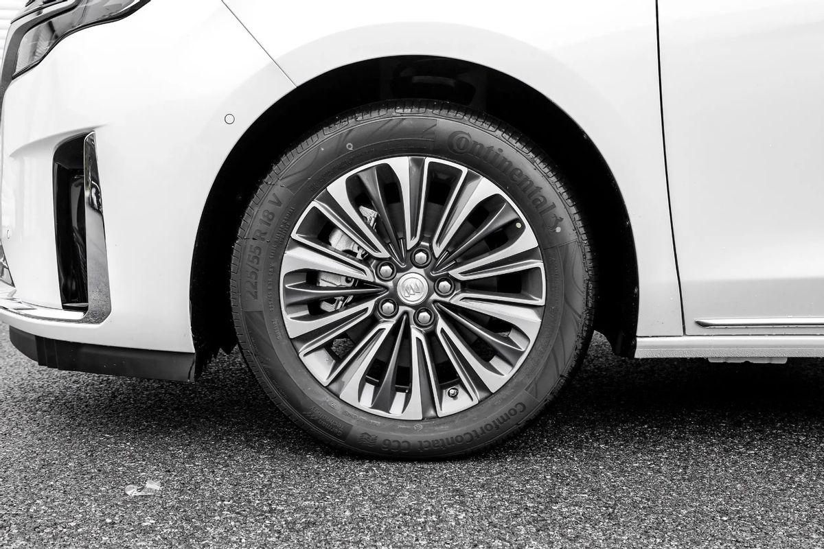 gl8新前脸,别克gl8es陆尊653t豪华版