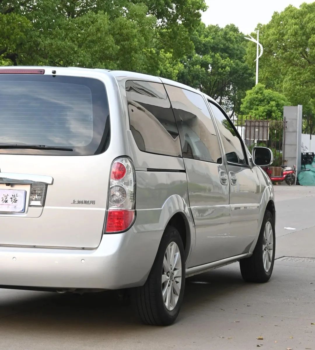 14年的gl8经典版和行政版,gl82014款2.4l经典版跑了18万公里