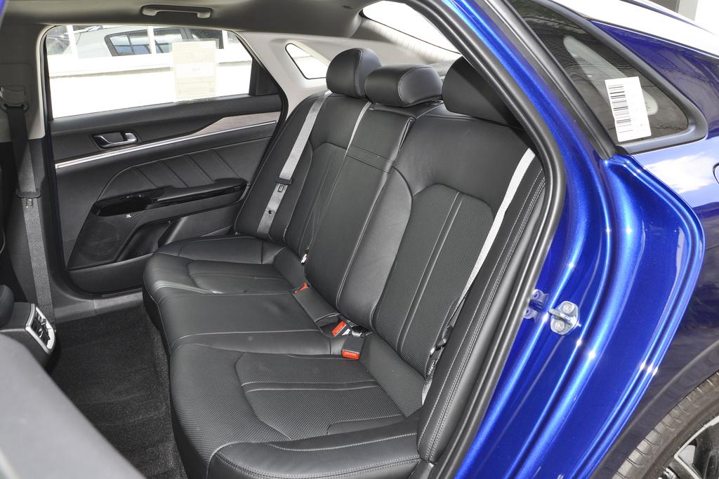 起亚k5混合动力版试驾视频,全新起亚k5的盛世美颜你get到了吗