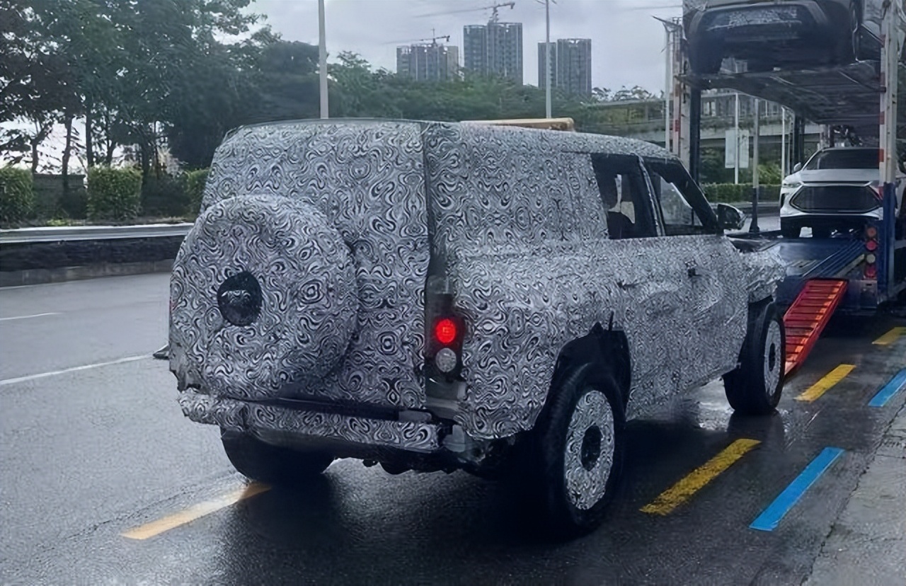 比亚迪全新硬派大型suv路试,比亚迪四驱硬派越野车有几款