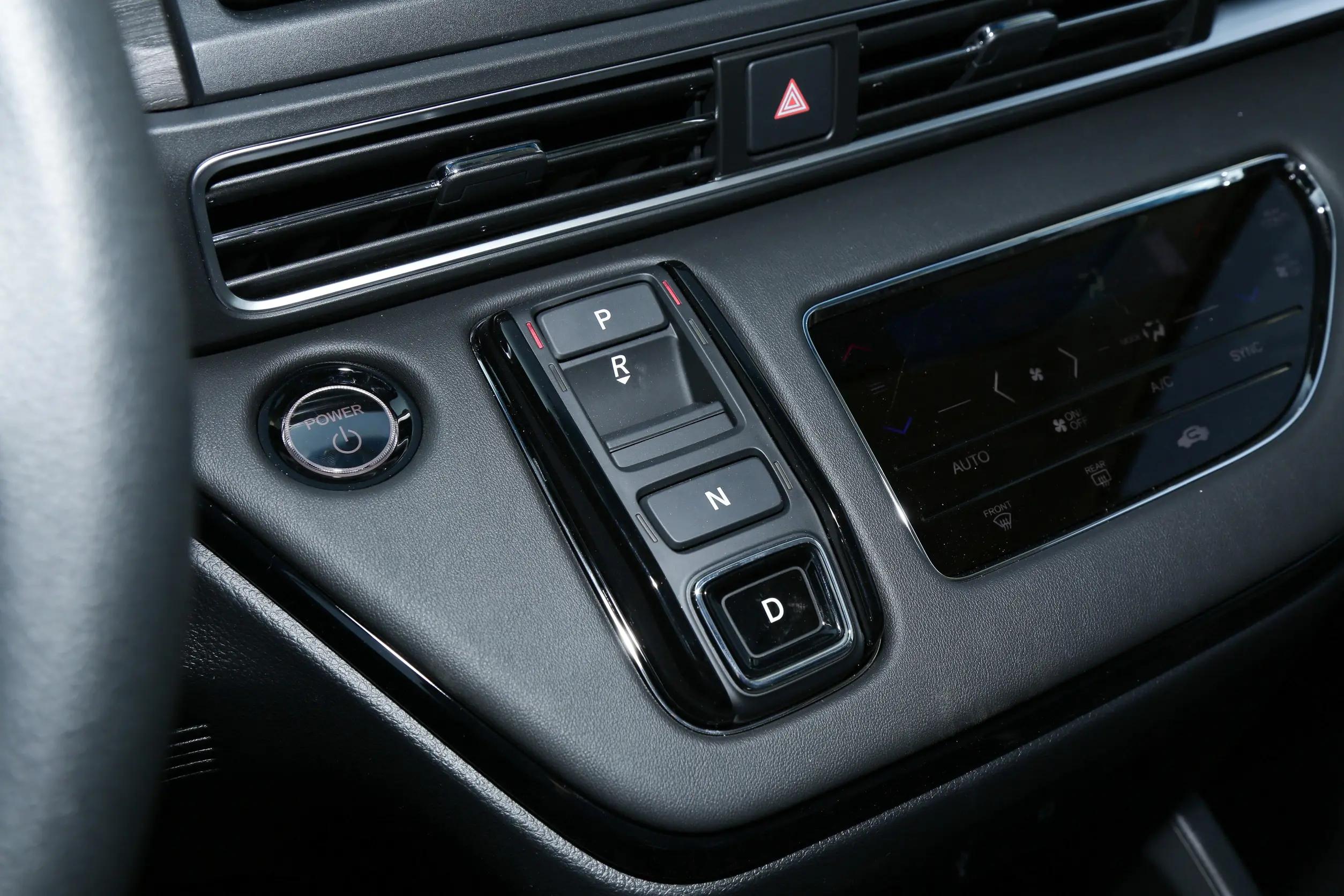 油耗6L出头，日系大7座家用舒适MPV，务实更懂生活，本田艾力绅