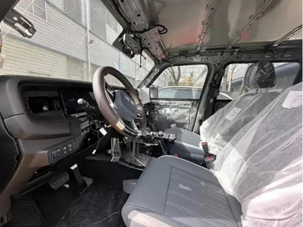 北京越野全新一代BJ40路试城市版插混车型纯电续航百公里以上