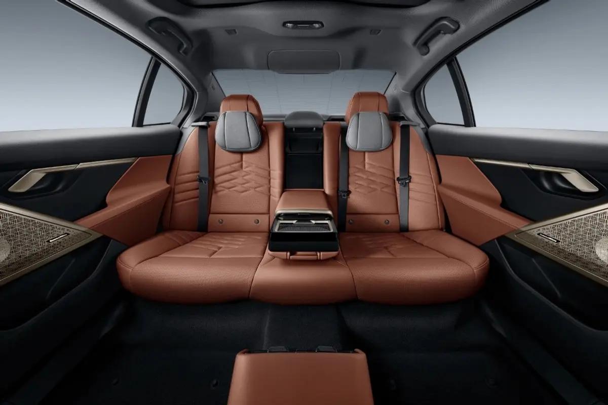 第八代宝马5系会有宝石青颜色吗,宝马5系2024新款标轴音响效果