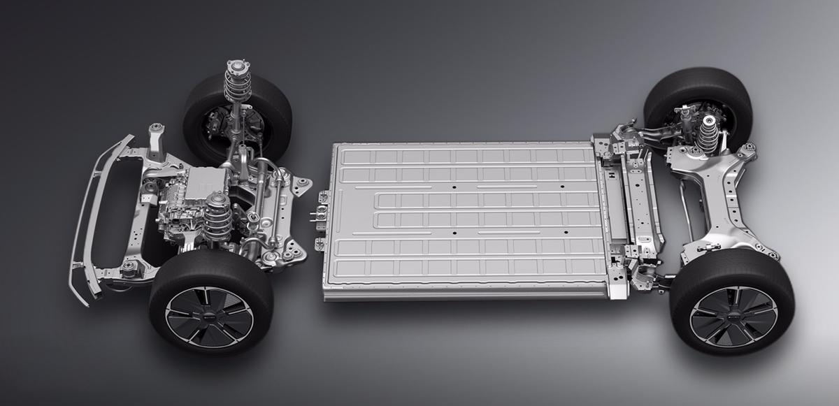 电子后视镜、旋转座椅还可换电，拥有专属化底盘设计的上汽大通大家7是否解决了MPV的痛点？