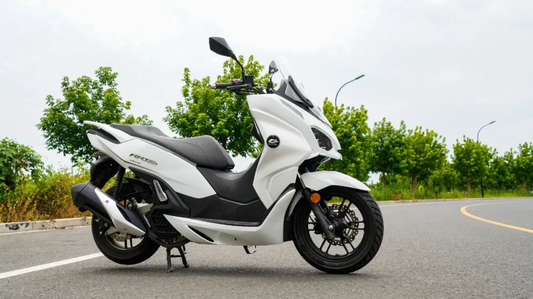 外观原创动力强劲，标配TCS摄像头胎压监测—16999元QJ鸿150解析