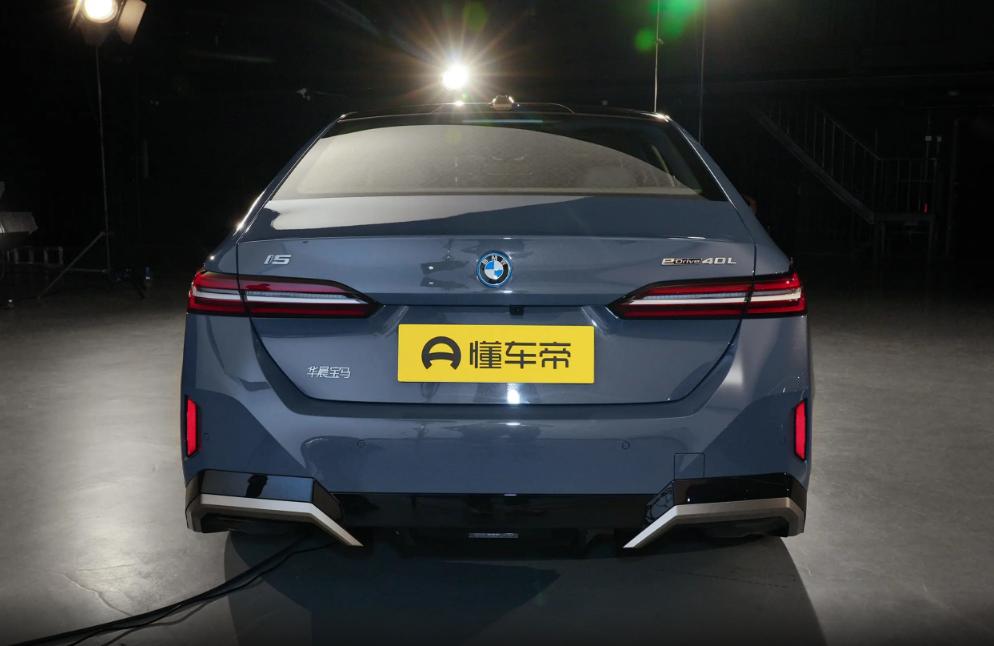 奔驰eqe与宝马i5哪个值得买,宝马i5和奔驰eqs是一个级别吗