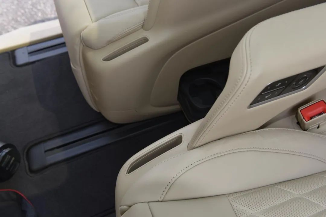 2022款别克gl8艾维亚六座版,gl8艾维亚